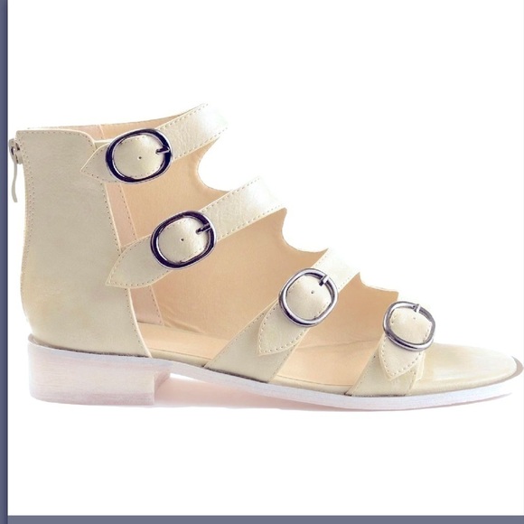 Journee Collection bone faux leather gladiator sandals. Back zip. Size 8.NWT/Box - Picture 2 of 7
